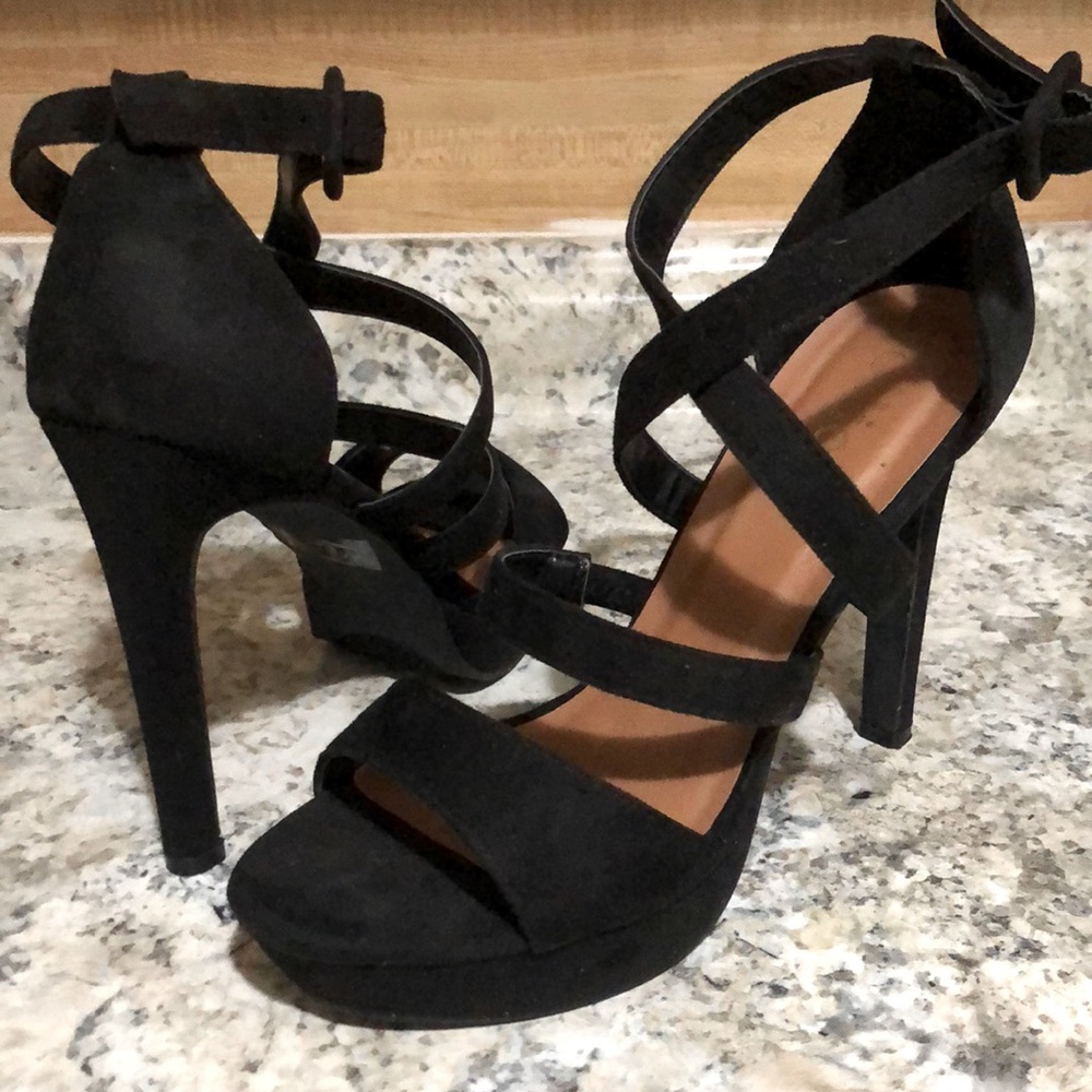 Size 9 black Ollio heels